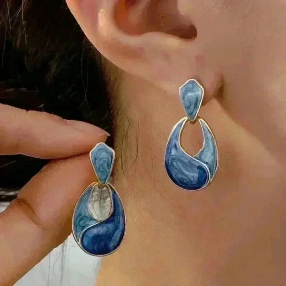 Boho Style Drop Earrings - Picture 2 of 3